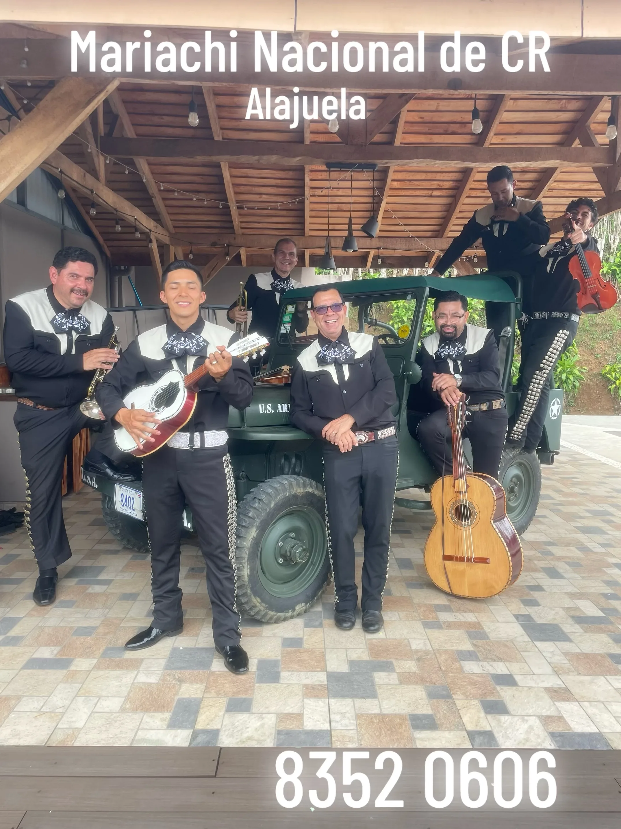 El Mariachi Nacional de CR en una sesion de fotos