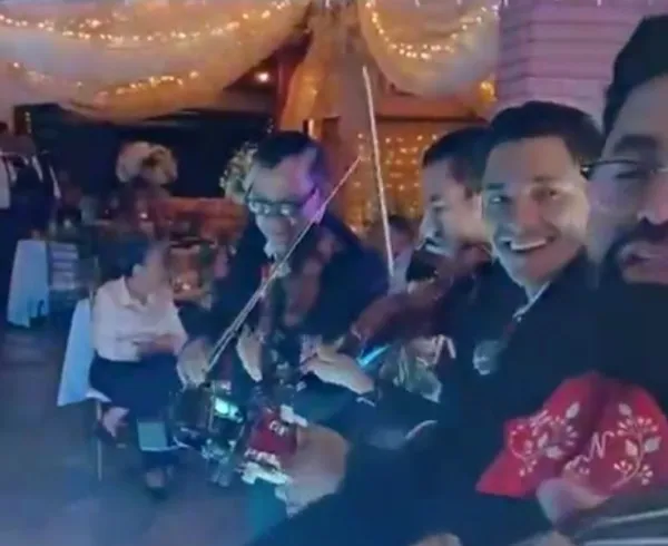 Video de serenata de mariachi en Alajuela