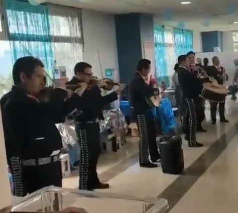 Mariachi Nacional de CR en el día del trabajador en el Hospital de Alajuela